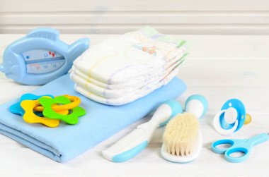 Bebek aksesuar beyaz arka plan ağaç