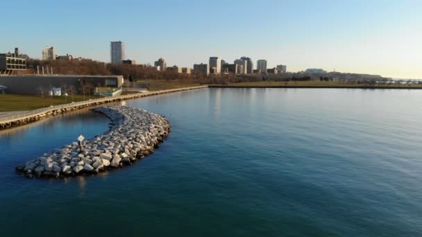 Vista Aérea Ciudad Americana Amanecer Edificios Gran Altura Autopista Bahía — Vídeos de Stock