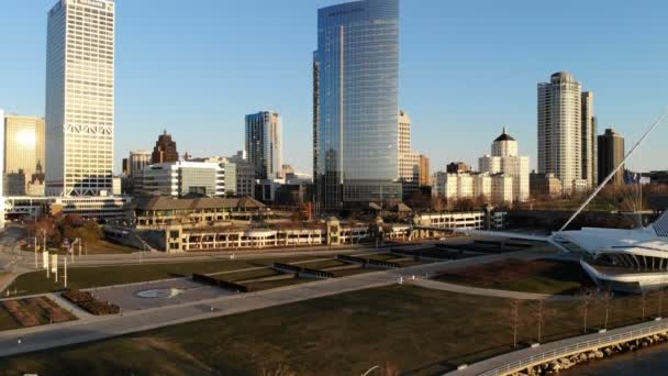 Vista Aérea Ciudad Americana Amanecer Edificios Gran Altura Autopista Bahía — Vídeos de Stock