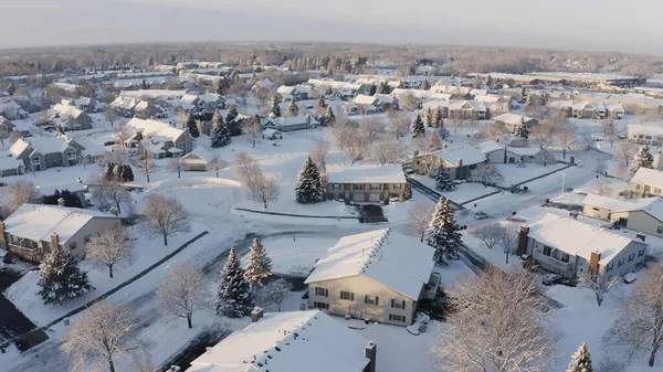 Αεροφωτογραφία Των Κατοικιών Που Καλύπτονται Χιόνι Κατά Χειμερινή Περίοδο Εντοπίζω Εικόνα Αρχείου