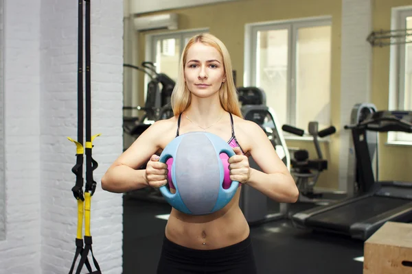 Beautiful girl in the gym — Stock Photo, Image