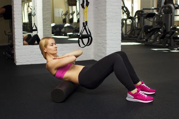 güzel kızı spor salonunda