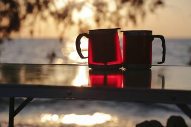 Gün batımı ile çift termos bardak