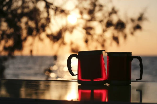 Couple thermos cup with sunset — Stock Photo, Image