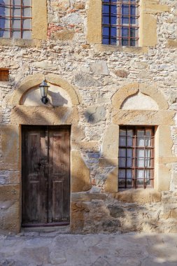 Türkiye'de eski duvar ile antika kapı