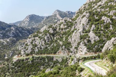 Dağları ile Türkiye'de dolambaçlı yol