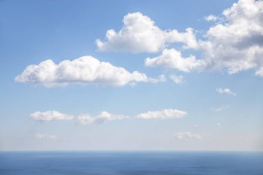 Türkiye'de mavi deniz güzel gökyüzü.