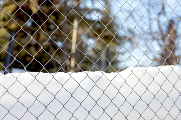 雪と氷の空とメッシュ線. — ストック写真