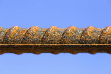 Yeni bina için çok tehlikeli paslanmış demir..