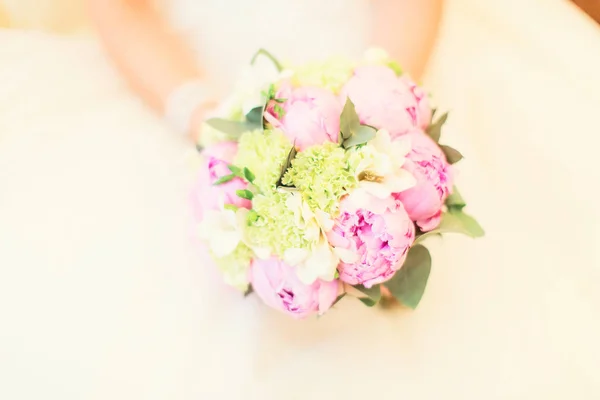 Svatební květiny a krásné boty dekorace, krása, svatba, nevěsta, — Stock fotografie