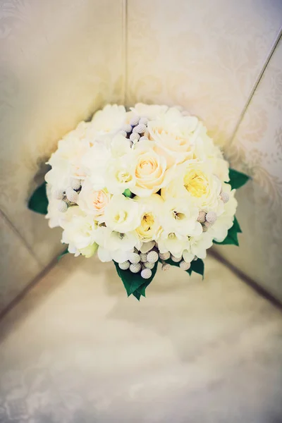 Hochzeit Blumen und schöne Schuhe Dekoration, Schönheit, Hochzeit, Braut, — Stockfoto