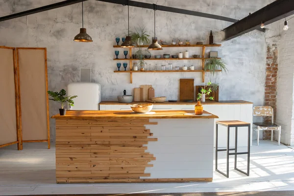 Geniş Açık Endüstriyel Mutfak Stüdyosu Içi Güneş Işığıyla Dolu Mutfak Stok Resim