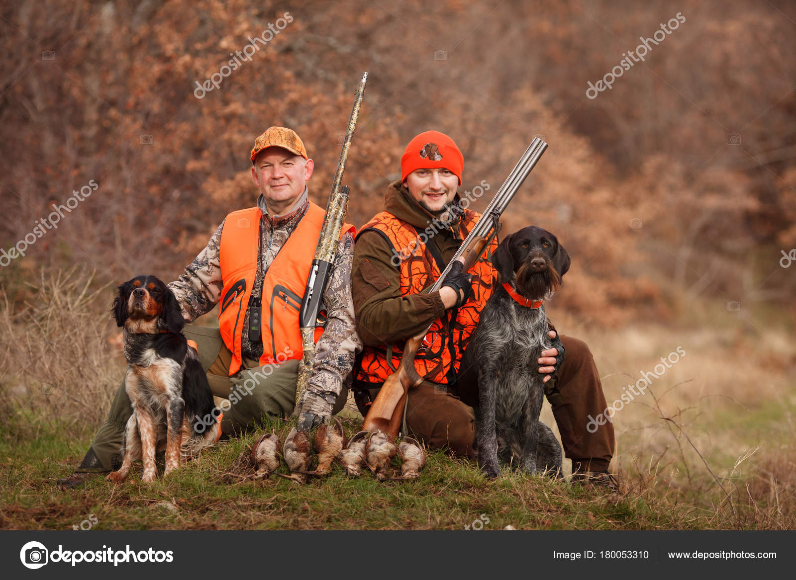 Эстонская гончая охота на зайца. Собака на охоте. Охотник с собакой. Охота в лесу. Охотник с ружьем.