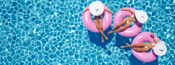 Women swimming on float in a pool. 3d rendering — Stock Photo, Image