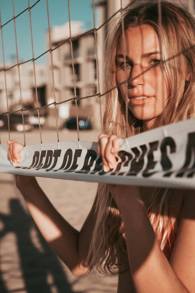 Girl standing on the beach. golden hour. california lifestyle — 图库照片