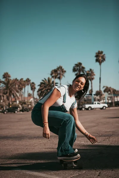 Profi skater en un lugar de estacionamiento en santa monica. california —  Fotos de Stock