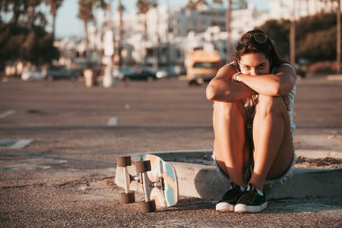 Profi patencisi Santa Monica 'da bir otoparkta. Kaliforniya