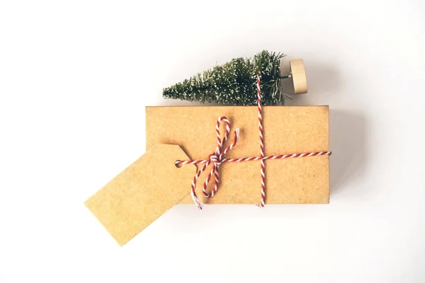 大礼品盒，人造圣诞树。 二.新年筹备的概念 — 图库照片