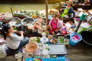 Ratchaburi, Tayland, - Kasım, 22, 2014: Tanımlanamayan kişi