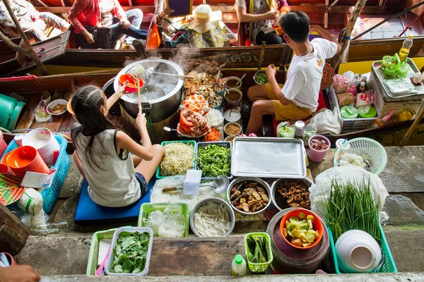 タイ ・ ラチャブリ、- 11 月 22 日 2014: 正体不明の人 — ストック写真