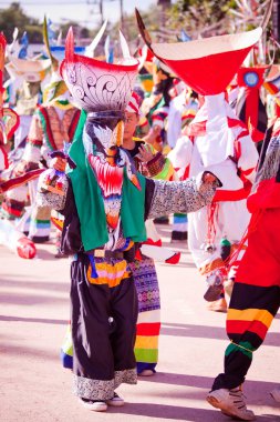 Loei, Tayland - 12 Haziran 2010: İnsanlar colorf ile giyiniyorsun