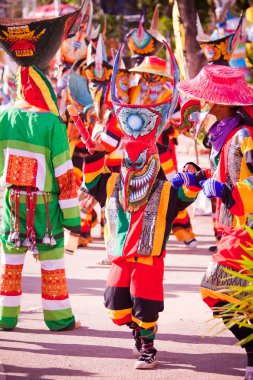 Loei, Tayland - 12 Haziran 2010: İnsanlar colorf ile giyiniyorsun