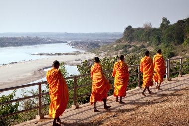 Ubon Ratchathani, Tayland - 03 Nisan 2011 : Tanımlanamayan Monk