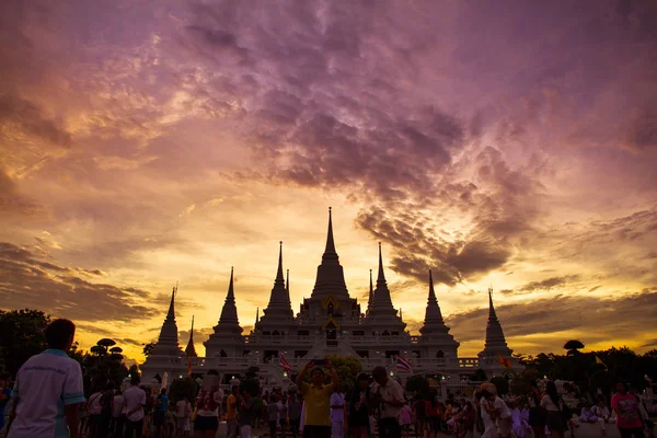 Samut Prakan, Tailandia, - 22 de julio de 2013: La silueta de una t —  Fotos de Stock