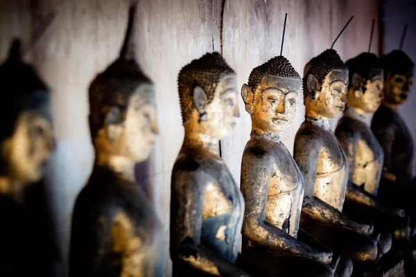 Ratchaburi, Tailandia, 18 de diciembre de 2011: Ancient buddha imag — Foto de Stock