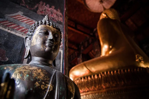 Buda em Wat Pho Temple sequencial muito bem em Bangkok, Tailândia . — Fotografia de Stock