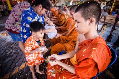 Kimliği belirsiz Tay insanlar