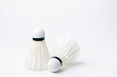 Badminton mekik horozu beyaz arkaplanda izole edildi