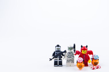 Lego hayalet Cadılar Bayramı Cadılar bayramı şekeri hile veya Treat.Theme Cadılar Bayramı arka plan istiyorum.