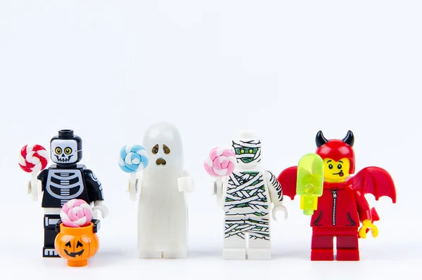 Lego fantasma halloween quiere halloween caramelo Truco o Treat.Theme fondo de Halloween . — Foto de Stock