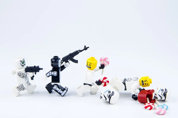 Lego hayalet Cadılar Bayramı Cadılar bayramı şekeri ya parani ya canini Lego star wars stormtrooper istiyorum. Tema Halloween arka plan. — Stok fotoğraf