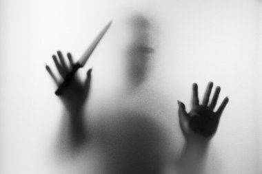 Korku katil. Bir k ile buzlu cam arkasında tehlikeli adam