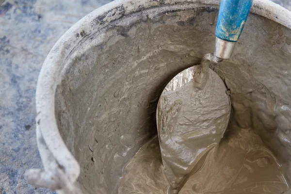 Tank inşaat uygulamak için bir çimento karıştırma.