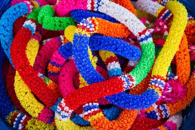 Renkli yapay çiçek çelenk kullanılan savaş gemisi için korkmuş ben