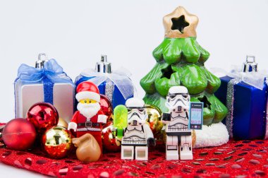 Nonthaburi, Tayland - Kasım, 04, 2016: Lego Noel Baba giv