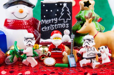 Nonthaburi, Tayland - Kasım, 04, 2016: Lego Noel Baba giv