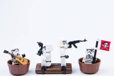 Lego star wars stormtrooper dinlenme zamanı korsan olarak. Lego Star Wars mini figürleri film serisi. LEGO dünya çapında toplanan bir kilitli tuğla sistemidir.