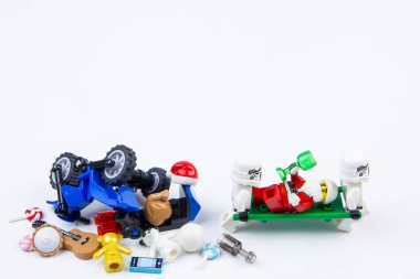 Lego alınan stormtrooper lego Noel Baba kaza motosiklet kazasında Noel ağacı dağıtım hediyeler Noel hastaneye iken. Tema Noel günü arka plan.