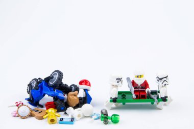 Lego alınan stormtrooper lego Noel Baba kaza motosiklet kazasında Noel ağacı dağıtım hediyeler Noel hastaneye iken. Tema Noel günü arka plan.