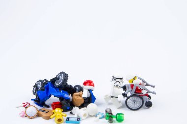 Lego alınan stormtrooper lego Noel Baba kaza motosiklet kazasında Noel ağacı dağıtım hediyeler Noel hastaneye iken. Tema Noel günü arka plan.
