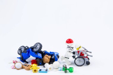 Lego alınan stormtrooper lego Noel Baba kaza motosiklet kazasında Noel ağacı dağıtım hediyeler Noel hastaneye iken. Tema Noel günü arka plan.