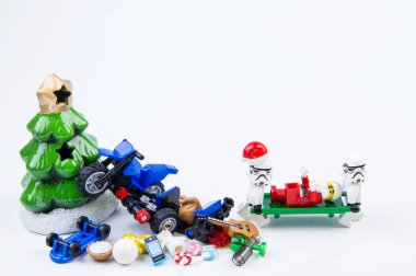Lego alınan stormtrooper lego Noel Baba kaza motosiklet kazasında Noel ağacı dağıtım hediyeler Noel hastaneye iken. Tema Noel günü arka plan.
