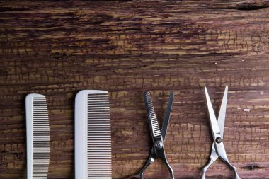 Şık profesyonel kuaför ve salon, tarak, ustura, saç kesimi TUV