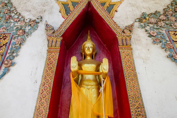 Uthai Thani, Tayland - 17 Aralık 2016: Altın Buddha WA — Stok fotoğraf