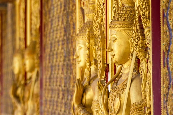 Monument of golden buddha,Temple Thailand. — Stock Photo, Image