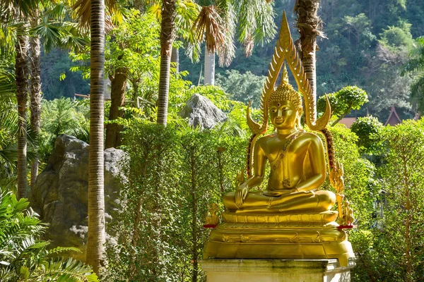 Buda de oro en un templo tailandia . — Foto de Stock